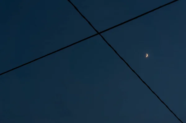 Cables Eléctricos Forma Con Luna Cielo Azul —  Fotos de Stock