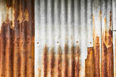 Paslı galvanizli demir plaka