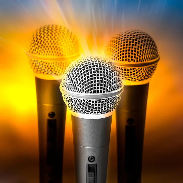 Golden light on microphone — Stock Photo, Image