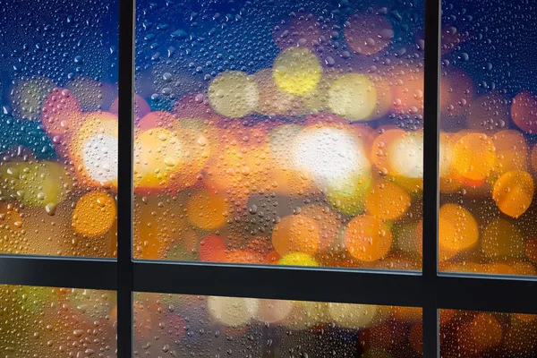 ガラスのウィンドウ フレーム雨の低下と — ストック写真