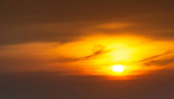 Pôr do sol bonito ou nascer do sol — Fotografia de Stock