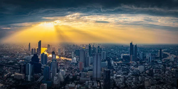 Wolkenkrabber Cityscape Aan Chaopraya Rivier Bangkok Metropool Thailand Zonsondergang Tijd — Stockfoto