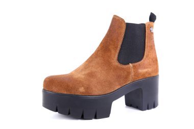 Femme kahverengi beyaz zemin üzerine çizme