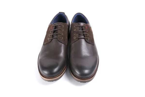 Manliga skor i brunt läder — Stockfoto