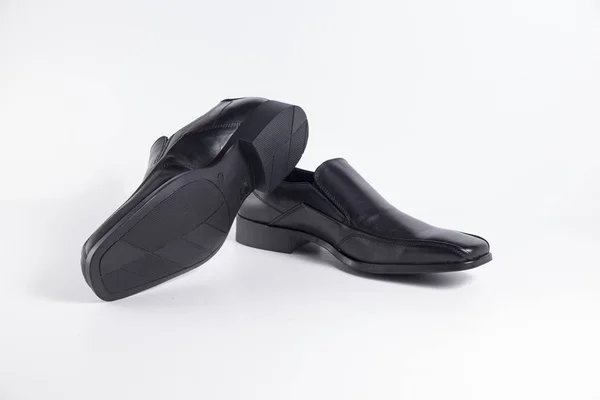 Zapatos de calidad sobre fondo blanco, producto aislado, vista superior —  Fotos de Stock
