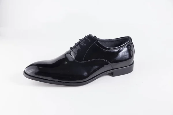 Sapatos de qualidade em fundo branco, produto isolado, vista superior — Fotografia de Stock