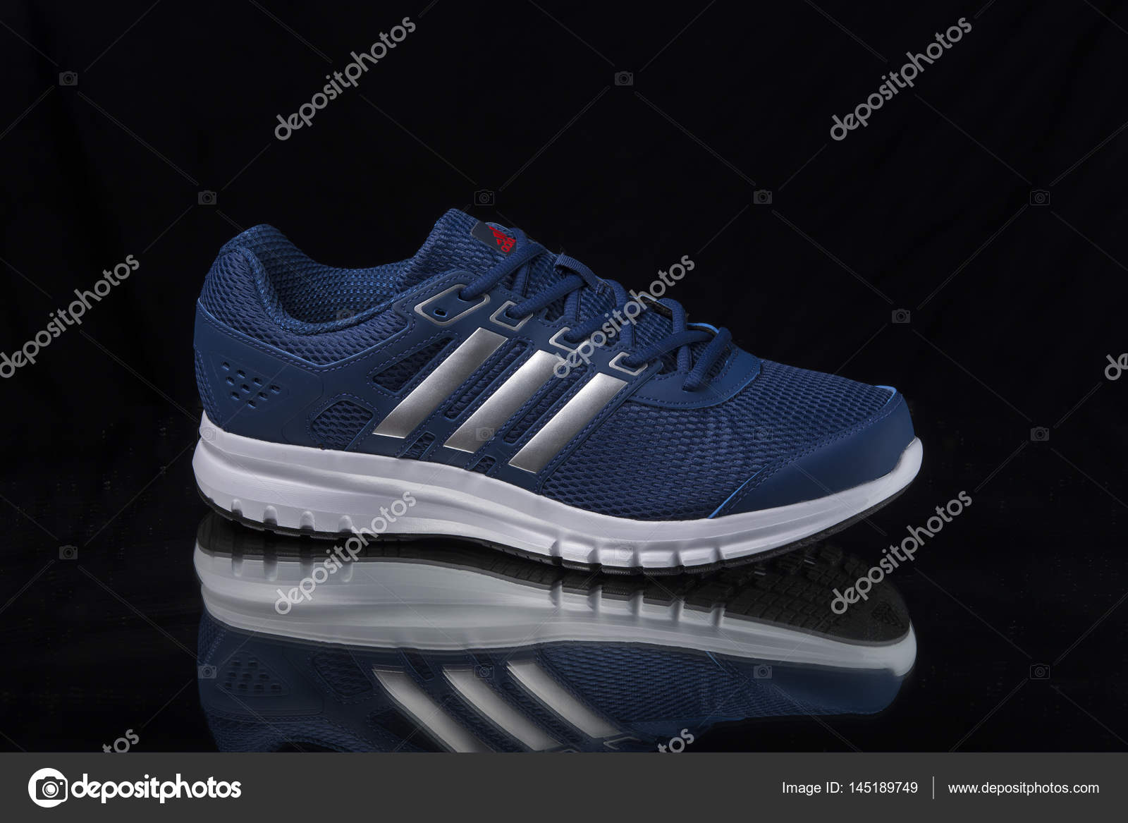 Adidas running fotos de stock, de Adidas running sin royalties | Depositphotos