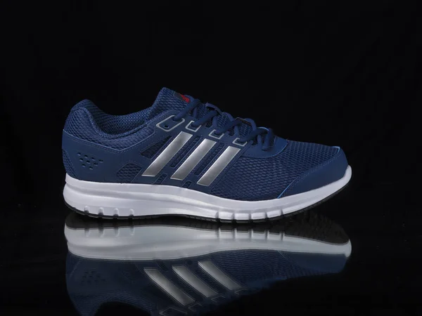 Sneakers blauw kwaliteit op witte achtergrond, geïsoleerde Product — Stockfoto