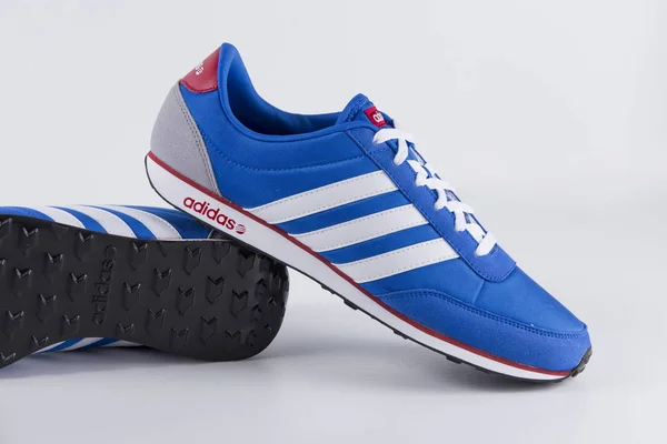 Adidas blauwe Sneaker — Stockfoto