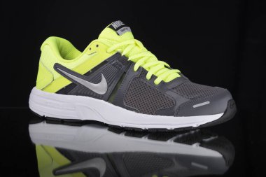 Nike çalıştıran çizmeler