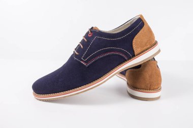 Beyaz arka plan üzerinde ayakkabı