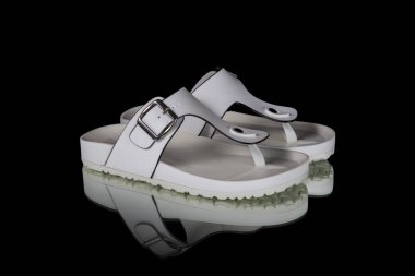 Üzerinde izole kadın terlik