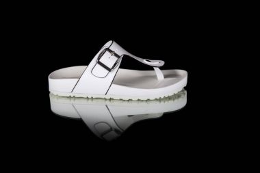 Üzerinde izole kadın terlik