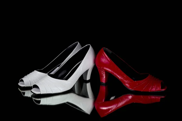Женская обувь на изолированных — стоковое фото