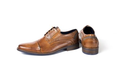 Beyaz arka plan üzerinde erkek kahverengi Ayakkabı