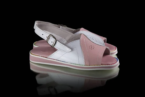 Sandalo rosa e bianco per bambini — Foto Stock