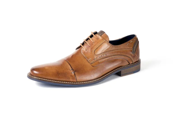 Zapato marrón masculino sobre fondo blanco — Foto de Stock