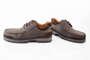 Erkek kahverengi deri ayakkabı