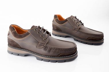 Erkek kahverengi deri ayakkabı