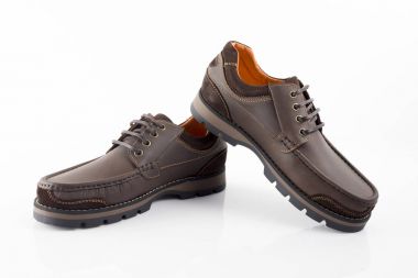 Erkek kahverengi deri ayakkabı