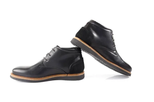 Male czarne skórzane buty na białym tle, — Zdjęcie stockowe