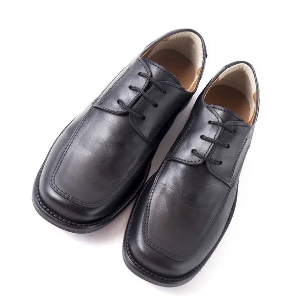 Buty męskie skórzane czarne na białym tle. — Zdjęcie stockowe