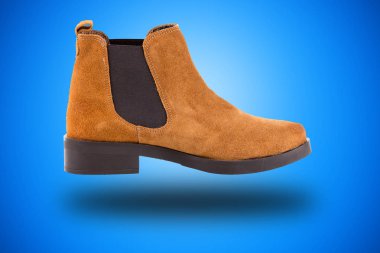 Arka plan üstünde kadın kahverengi deri çizme