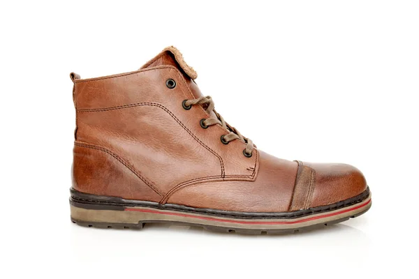 Mužské hnědá kožená bota na bílém pozadí — Stock fotografie