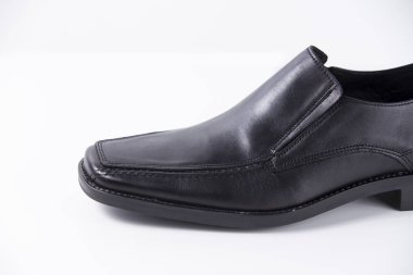 Beyaz arka planda siyah deri Erkek Ayakkabı