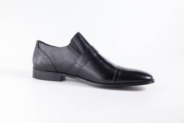 Beyaz arka planda siyah deri Erkek Ayakkabı