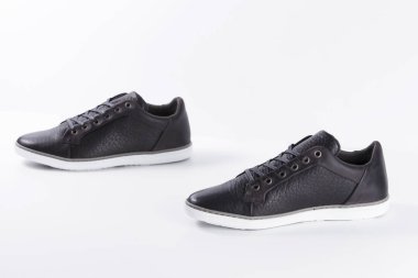 Beyaz arka planda siyah deri Erkek Ayakkabı