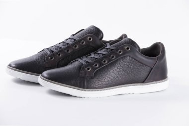 Beyaz arka planda siyah deri Erkek Ayakkabı