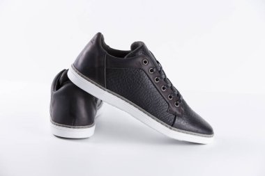 Beyaz arka planda siyah deri Erkek Ayakkabı