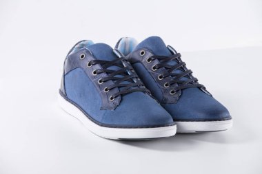 Beyaz zemin üzerine mavi deri Erkek Ayakkabı