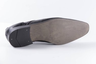 Beyaz arka planda siyah deri Erkek Ayakkabı