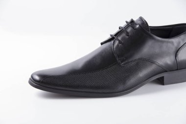 Beyaz arka planda siyah deri Erkek Ayakkabı