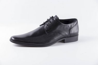 Beyaz arka planda siyah deri Erkek Ayakkabı