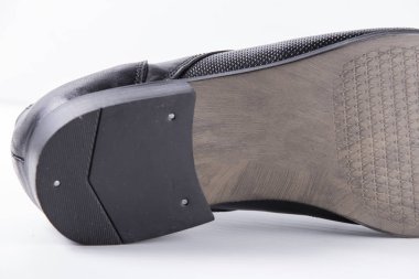 Beyaz arka planda siyah deri Erkek Ayakkabı