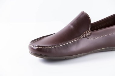 Beyaz arka plan üzerinde erkek kahverengi Ayakkabı