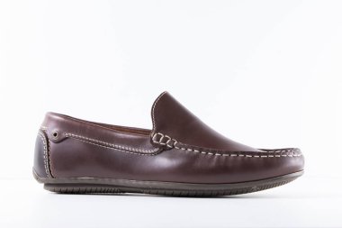 Beyaz arka plan üzerinde erkek kahverengi Ayakkabı