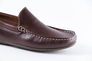 Beyaz arka plan üzerinde erkek kahverengi Ayakkabı