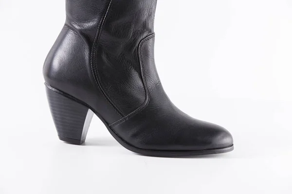 Bota de couro preto feminino — Fotografia de Stock