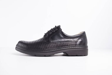 Beyaz arka planda siyah deri Erkek Ayakkabı