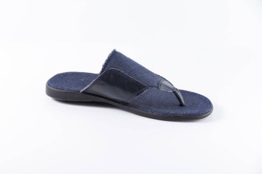 Beyaz arka plan üzerinde erkek mavi terlik