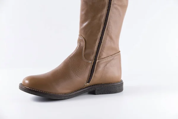 Bota de couro marrom feminino — Fotografia de Stock