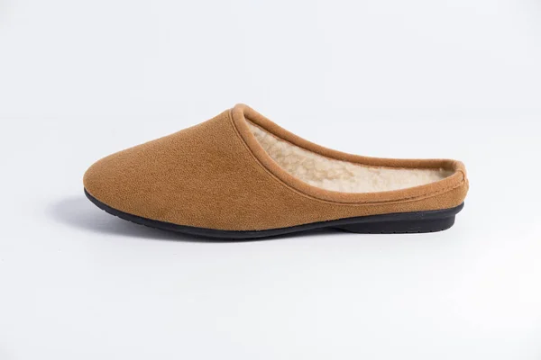 Zapato de cuero marrón femenino sobre fondo blanco —  Fotos de Stock