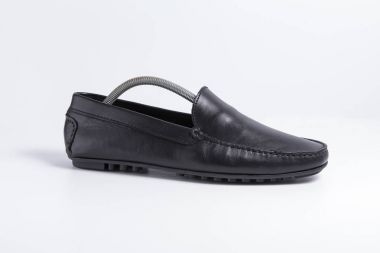 Beyaz arka planda siyah deri Erkek Ayakkabı