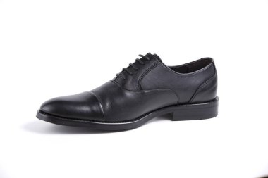 Beyaz arka planda siyah deri Erkek Ayakkabı