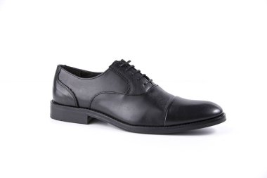 Beyaz arka planda siyah deri Erkek Ayakkabı