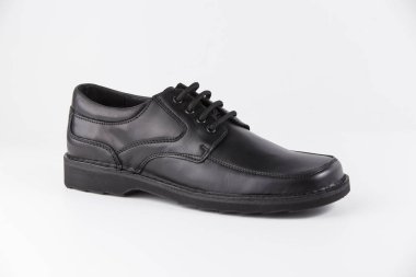 Beyaz arka planda siyah deri Erkek Ayakkabı